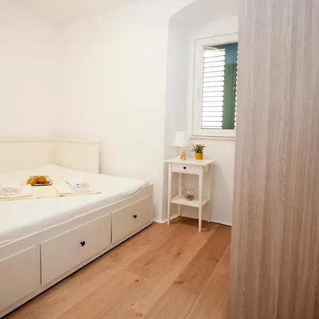 Slavuj Square Apartmán