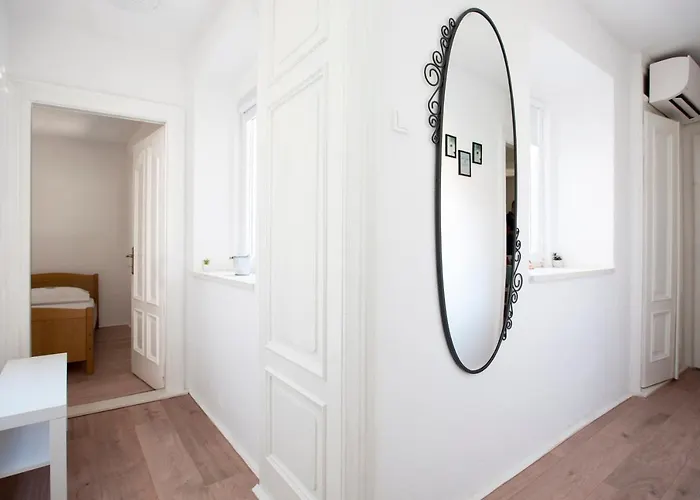 Apartment Slavuj Square *