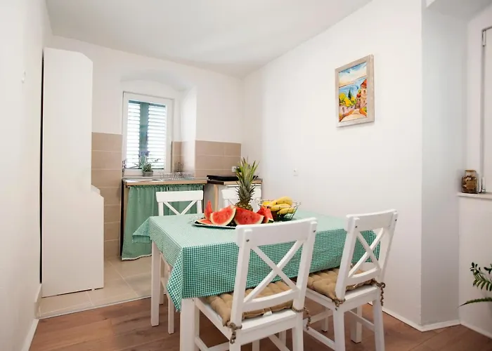 Slavuj Square * Spalato